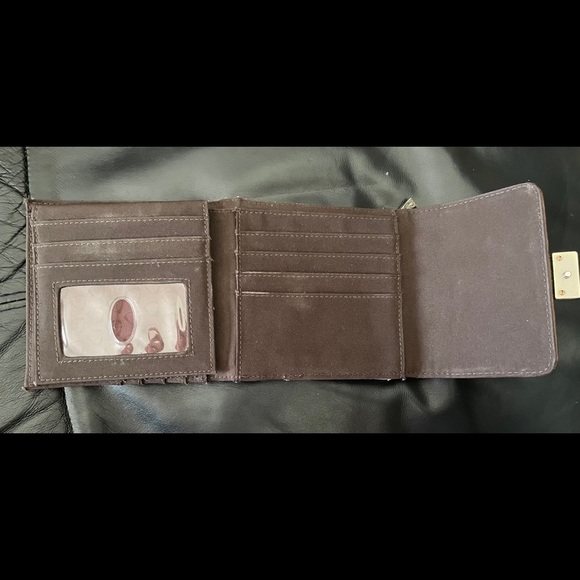 Liz Claiborne Trifold Wallet - Picture 2 of 7